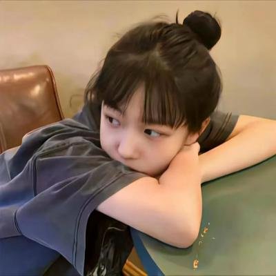 院子里的女人